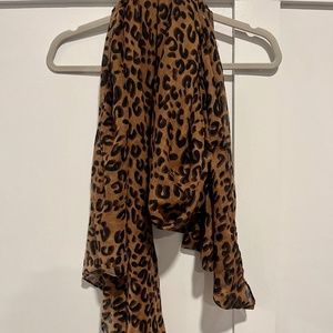 Leopard lightweight scarf